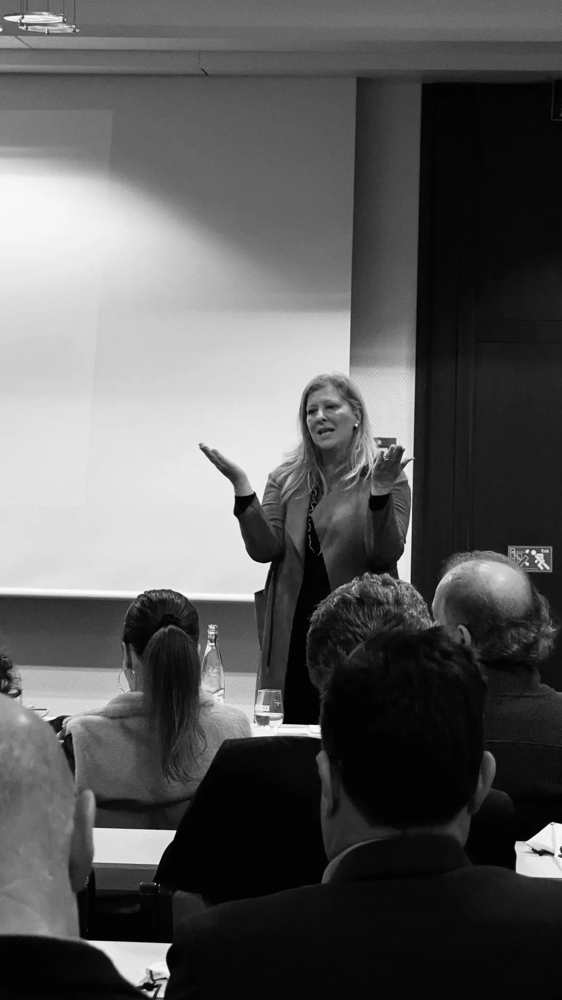 Manuela Broz im Gespräch mit ihrem Publikum